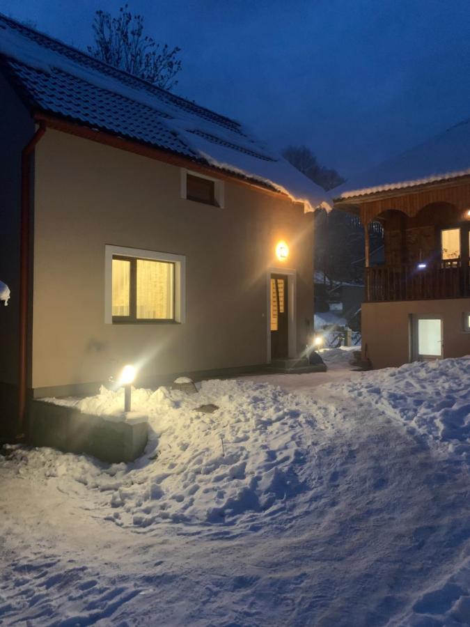 Cottage house โปโดโบเวียตส์ ภายนอก รูปภาพ