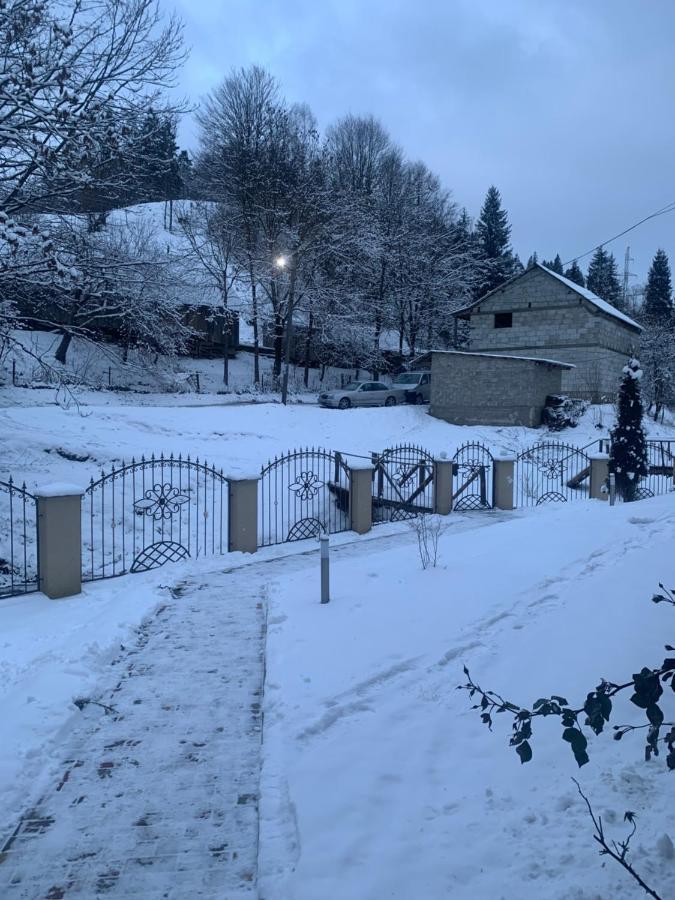 Cottage house โปโดโบเวียตส์ ภายนอก รูปภาพ