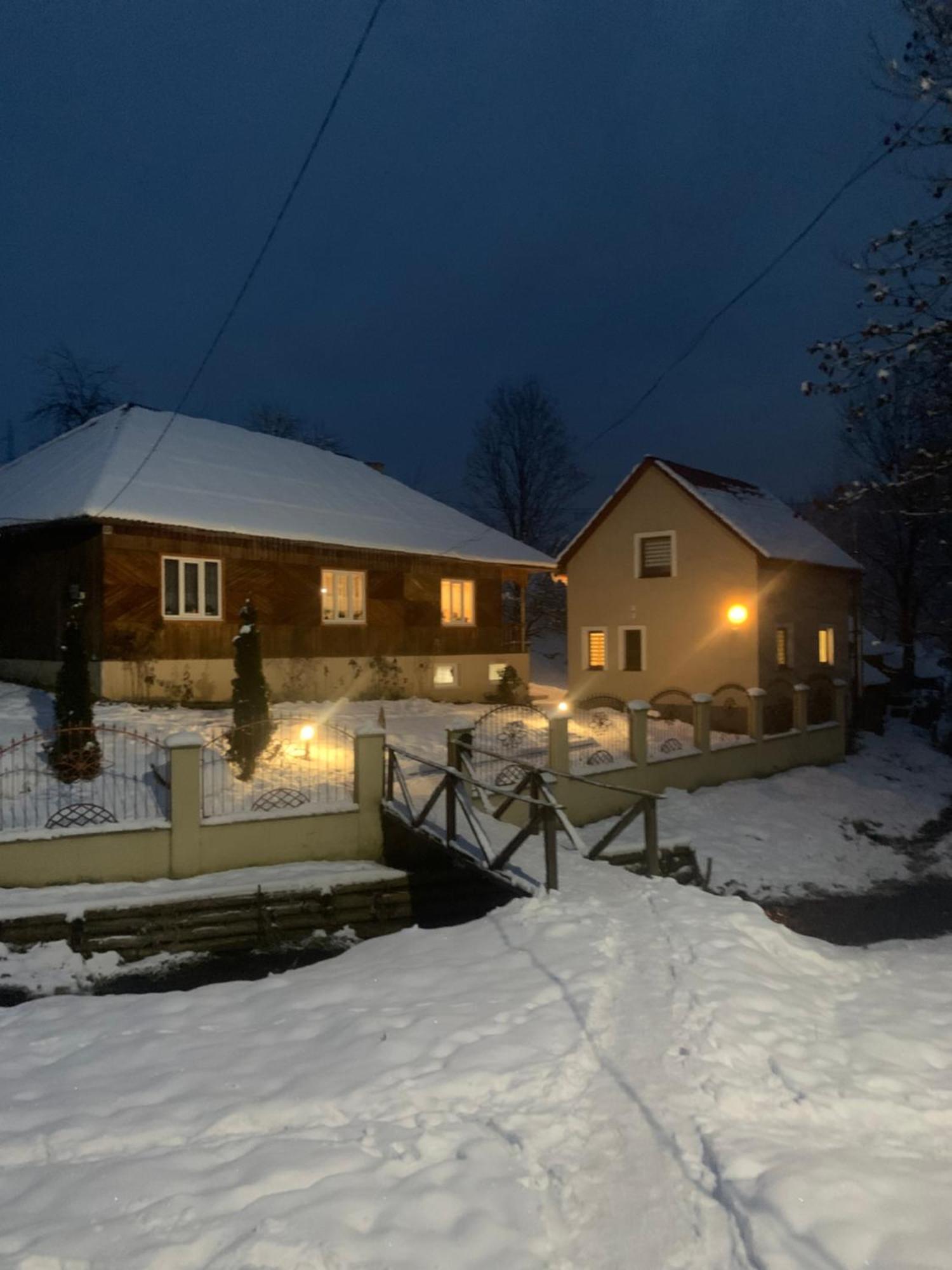 Cottage house โปโดโบเวียตส์ ภายนอก รูปภาพ
