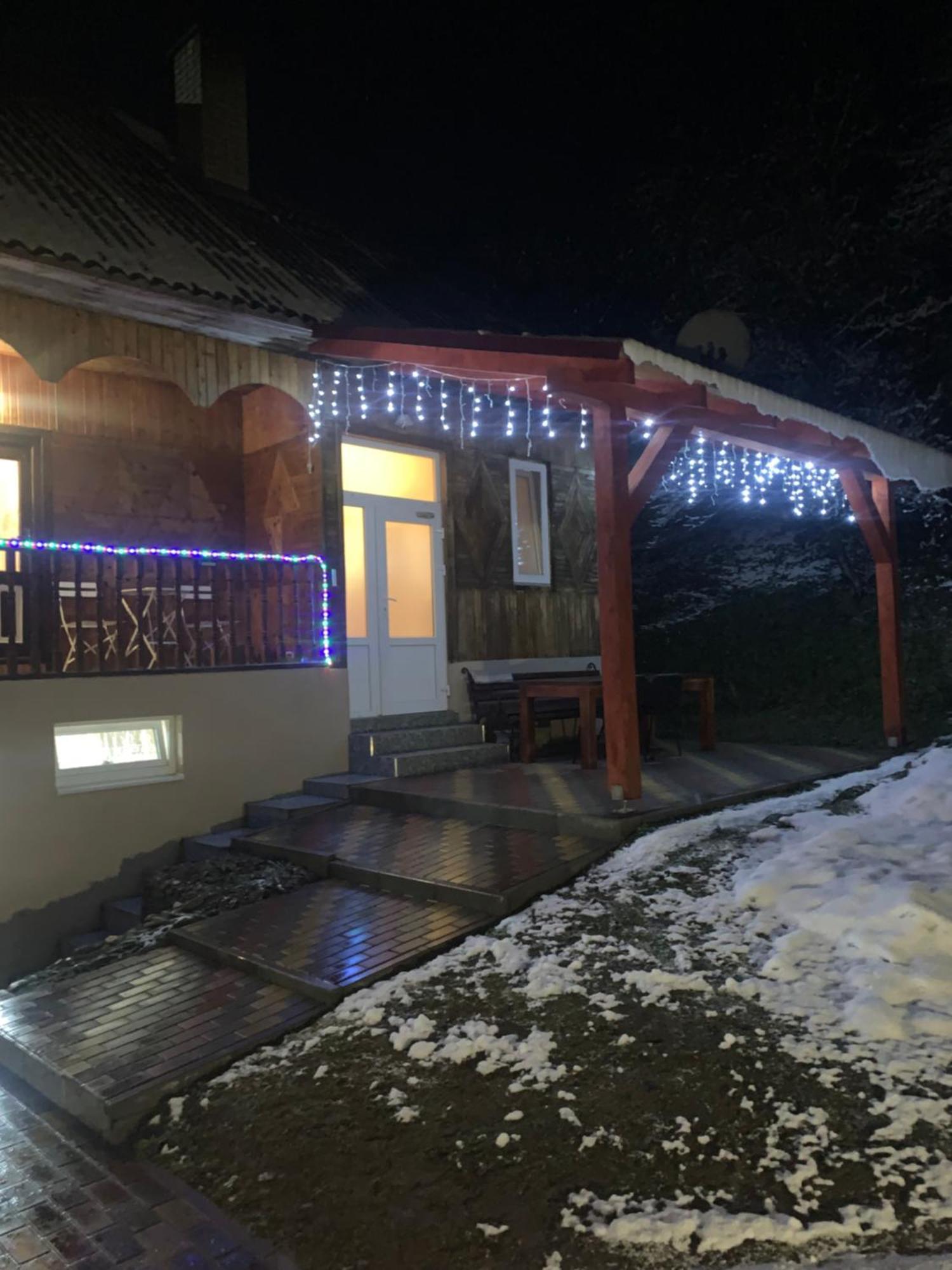Cottage house โปโดโบเวียตส์ ภายนอก รูปภาพ